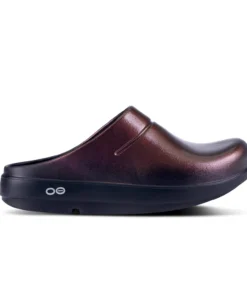 'OOFOS' Women's OOcloog Luxe Slip On - Cabernet