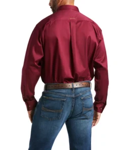 'Ariat' Men's Solid Twill Classic Fit Button Front - Burgundy