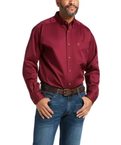 'Ariat' Men's Solid Twill Classic Fit Button Front - Burgundy