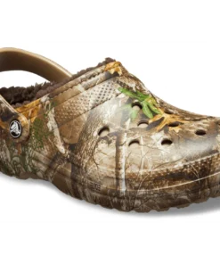 'Crocs' Unisex Classic Realtree Edge® Lined Clog - Chocolate / Chocolate Men 12 'Crocs' Unisex Classic Realtree Edge® Lined Clog - Chocolate / Chocolate Men