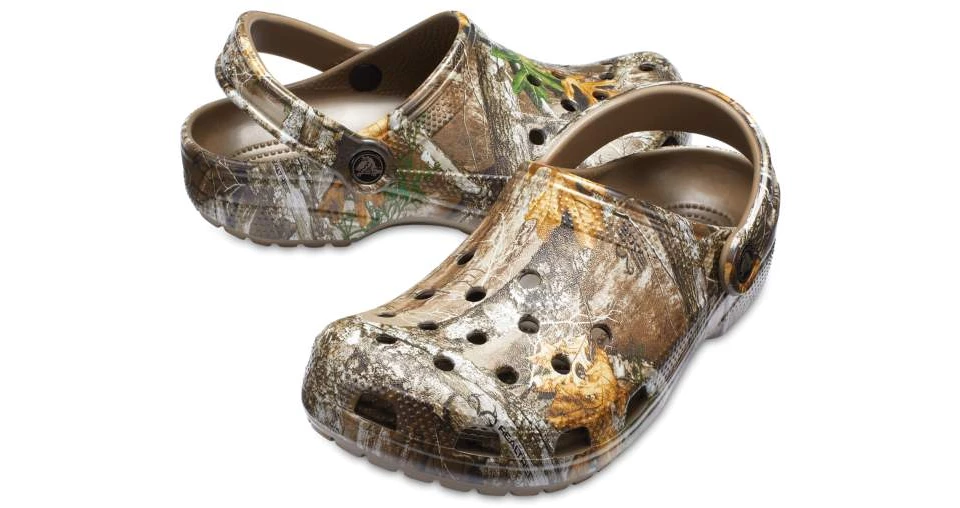 'Crocs' Unisex Classic Realtree®Clog - Walnut / Camo Men 3 'Crocs' Unisex Classic Realtree®Clog - Walnut / Camo Men