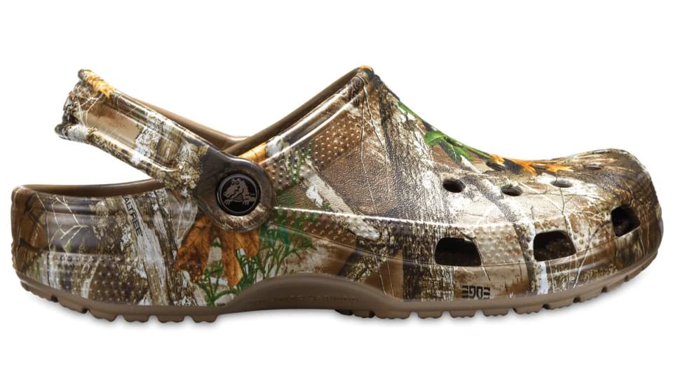 'Crocs' Unisex Classic Realtree®Clog - Walnut / Camo Men 4 'Crocs' Unisex Classic Realtree®Clog - Walnut / Camo Men